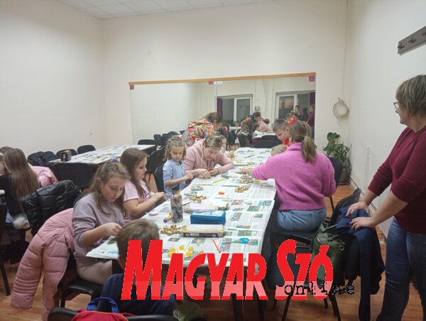 Műhelymunka a Petőfi kultúrkörben (Kancsár Izabella felvétele) Műhelymunka a Petőfi kultúrkörben (Kancsár Izabella felvétele)