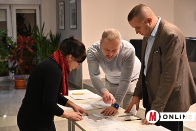 Tizenkilencen írták alá a szerződést Újvidéken (Fotó: Ótos András felvétele)