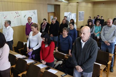 A képviselők egy perc néma csönddel emlékeztek az ülés elején (Lakatos János felvétele)