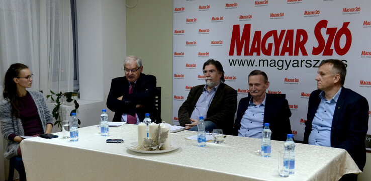 A konferencia második panelbeszélgetésén az újságíró-utánpótlás kérdését taglalták (Dávid Csilla felvétele) A konferencia második panelbeszélgetésén az újságíró-utánpótlás kérdését taglalták (Dávid Csilla felvétele)