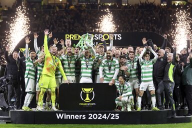 A Celtic játékosai a klub 119. trófeáját ünneplik (Fotó: Beta/AP)