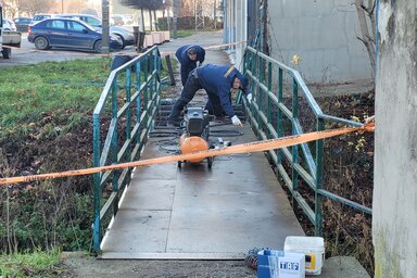 Gyors, de szükséges felújítás zajlott a gyalogos hídon (Lakatos János felvétele)