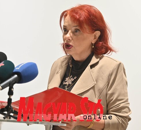 Marta Varju je poželela da čitaoci nastave da dočekuju list sa isto toliko ljubavi kao da je izašao po prvi put (fotografija Andraša Otoša) Marta Varju je poželela da čitaoci nastave da dočekuju list sa isto toliko ljubavi kao da je izašao po prvi put (fotografija Andraša Otoša)