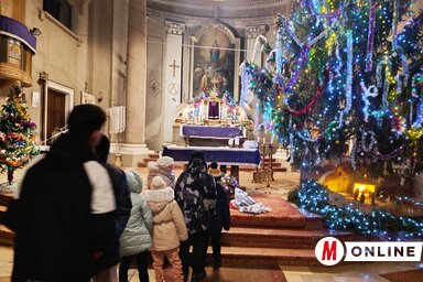 Az ünnepi koncertet ajándékozás követte (L. Móger Tímea felvétele)