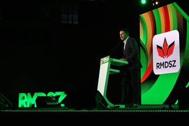 Az új kormány 16 miniszterből áll: az RMDSZ-nek először lesz pénzügyminisztere Tánczos Barna személyében, aki egyben miniszterelnök-helyettes is (Fotó: MTI)