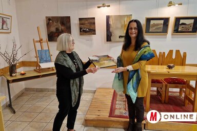 A szerencsés nyertes átvette a képet  (Gergely József felvétele)