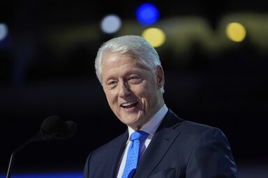 Lázas állapotban szállították kórházba Bill Clinton volt amerikai elnököt (Fotó: Beta/AP)