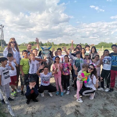 Májusban egynapos kiránduláson jártak az ökéntesek és a leendő önkéntesek  (Fotó: A Vöröskereszt kúlai archívuma)