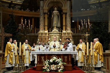A szentév főegyházmegyei megnyitó szertartása a Szent István-bazilikában (Fotó: MTI)