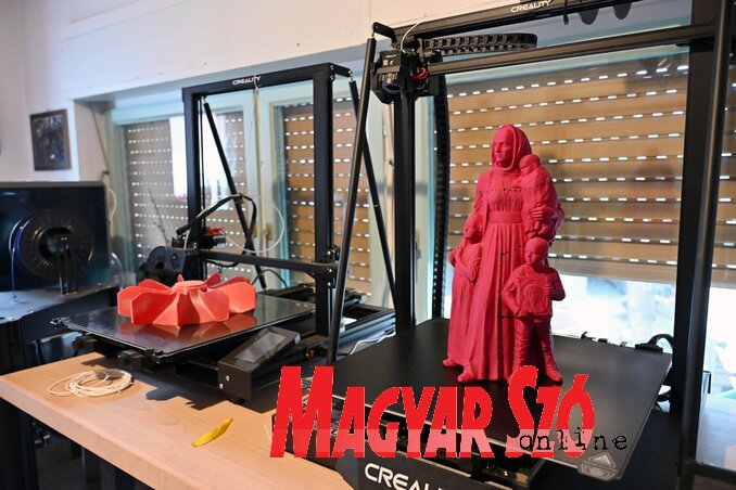 Egy 3D-s nyomtatóval készült alkotás (Fotó: Molnár Edvárd felvétele) Egy 3D-s nyomtatóval készült alkotás (Fotó: Molnár Edvárd felvétele)