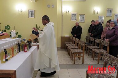 Borszentelés az Emmausz kollégium kápolnájában (Fotó: Kecskés István felvétele)