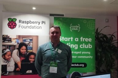 Vörös Csaba bemutatta a topolyai Coder Club tevékenységét Cambridge-ben