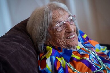 Keleti Ágnes ötszörös olimpiai bajnok tornász, a Nemzet Sportolója budapesti otthonában 2023. szeptember 7-én (Fotó: MTI/Balogh Zoltán)