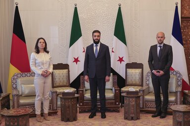 Ahmad es-Saraával, Szíria új vezetőjével tárgyalt pénteken Damaszkuszban az Európai Unió képviseletében a német és a francia külügyminiszter (Fotó: Beta/AP)