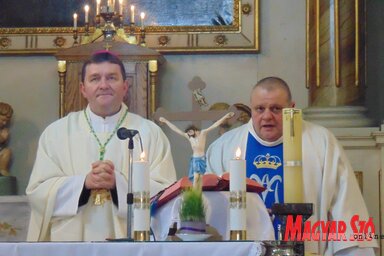 Msgr. Mirko Štefković és ft. Masa Tamás (Fotó: Vidács Hajnalka felvétele)
