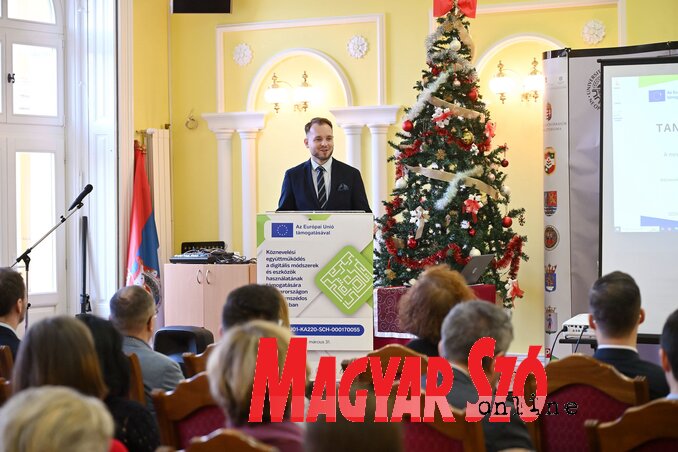 Kiss Dávid, az Erasmus+ projekt szakmai vezetője is köszöntötte az egybegyűlteket (Fotó: Molnár Edvárd) Kiss Dávid, az Erasmus+ projekt szakmai vezetője is köszöntötte az egybegyűlteket (Fotó: Molnár Edvárd)