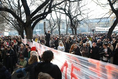 A hallgatók szerint a tiltakozással azt az üzenetet szeretnék megerősíteni, hogy nem engedik meg a végrehajtó hatalomnak, hogy nyomást gyakoroljon az igazságszolgáltatásra (Fotó: Beta)