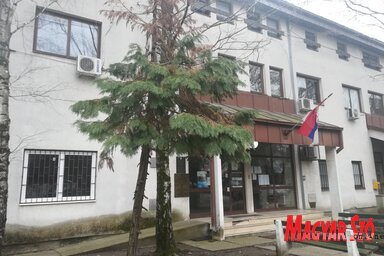 A magyarcsernyei Nemzeti Munkaközvetítő Szolgálat épülete (Fotó: Vidács Hajnalka)