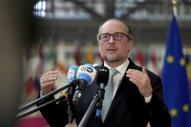 A konzervatív Osztrák Néppárt (ÖVP) által vezetett kormány ügyvivői minőségben látja el az ország irányítását (Fotó: Beta/AP)