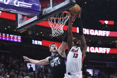 A Jazz-center Walker Kessler és a Heat-magasember Bam Adebayo légicsatája (Fotó: Beta/AP)