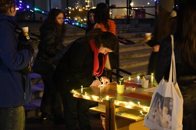 Csendes tiltakozással várják a hallgatók a Julián-naptár szerinti újévet (Fotó: Beta)