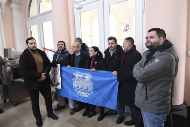 Az ellenzék elfoglalta a városháza épületét (Fotó: Beta)