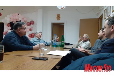 A helybeliek javaslatokat és ötleteket adtak arra vonatkozóan, hogy mire van szüksége leginkább a településnek (Fotó: Dancsó Áron felvétele)