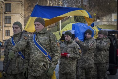 Észszerű határok között mostantól személyzetet vonnak el a katonai logisztikából, ellátásból és karbantartástól a hézagok betöltésére