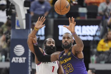 A két nagy öreg, Harden és LeBron. A roppant szoros nyugati tabellán a Clippers 24/17-tel ötödik, a Lakers 22/18-cal hatodik (Fotó: Beta/AP)