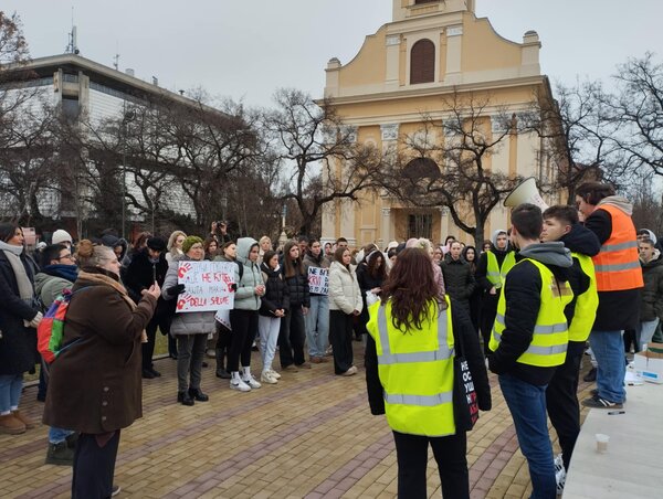 A tiltakozás a város központjában kezdődött (Kancsár Izabella felvétele) A tiltakozás a város központjában kezdődött (Kancsár Izabella felvétele)