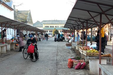 Mostanában nincs sok vevő a piacokon (Tóth Péter felvétele)