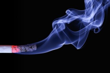 Cigaretta parazsa vagy öngyújtó nyílt lángja okozhatta a tüzet (Illusztráció/Pixabay.com)