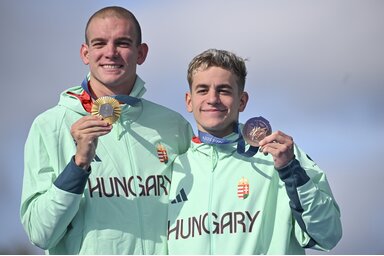 Rasovszky Kristóf (balról) és Betelehem Dávid a párizsi érmekkel (Fotó: MTI)
