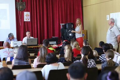 Eddig mintegy 120 gyermekülést osztottak szét a községi tanács tagjai