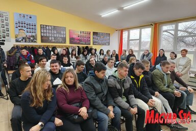 Đaci na događaju (fotografija Petera Tota)