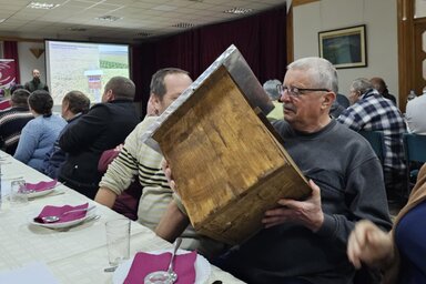 A gazdák érdeklődéssel szemlélték a költőládákat (Fotó:B.G.)