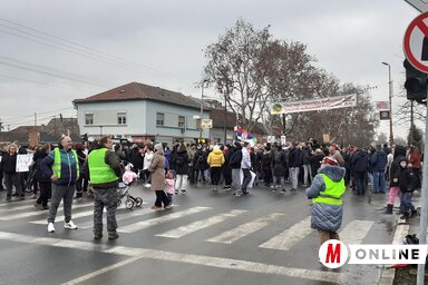 Az útlezárásokkal járó országos tiltakozási hullámhoz első alkalommal csatlakoztak a temerini polgárok (Fotó: Fúró Dénes felvétele)