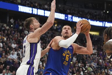 A litván Domantas Sabonis nem sokra ment a Joker levédésével… (Fotó: Beta/AP)