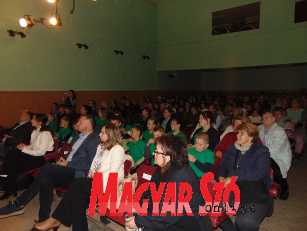 Az egyesület színházterme minden rendezvényre megtelik (Fotó: Vidács Hajnalka) Az egyesület színházterme minden rendezvényre megtelik (Fotó: Vidács Hajnalka)