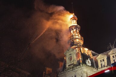 Az épület tornya súlyosan megrongálódott (Fotó: Beta)
