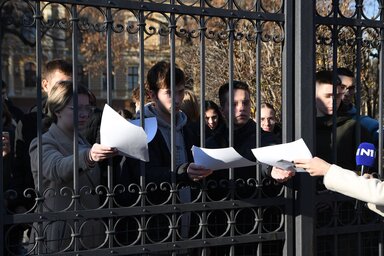 A tanárok szerint az elmúlt hetekben fenyegetéseket, nyomásgyakorlást és megaláztatást szenvedtek a diákjaik támogatása miatt (Fotó: Beta)