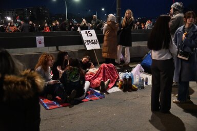 Sokan a szabad ég alatt töltötték az éjszakát (Fotó: Beta)