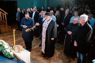 A kalács szentelése és megszegése Horgoson (Fotó: Dukai Dávid felvétele)