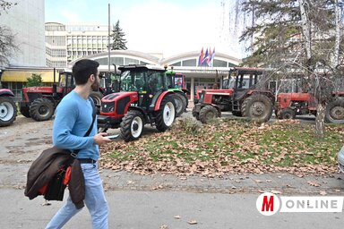 Traktorok Újvidéken, az egyetemi városban (Fotó: Ótos András)