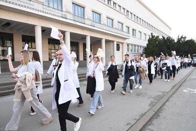 Az orvosok arra kérik a Szerbiai Orvosi Kamarát, a Szerb Orvosi Társaságot és minden más szakmai orvosi szervezetet, hogy támogassák a hallgatókat (Fotó: Beta)