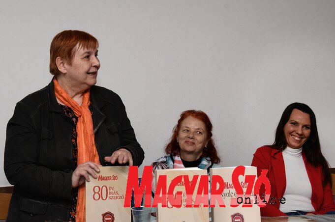 Katalin Mihalji je predstavila publikacije koje su urađene za jubilarnu godinu (fotografija Čile David) Katalin Mihalji je predstavila publikacije koje su urađene za jubilarnu godinu (fotografija Čile David)