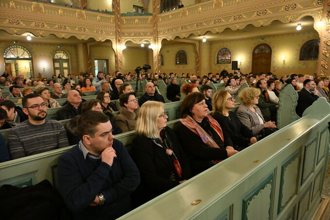 A nyilvános iskolai óra részvevőinek egy része (Molnár Edvárd felvétele)
