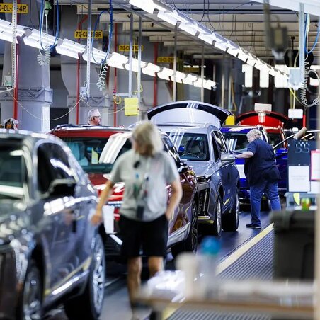 Még nem tudni, hogy a legnagyobb mexikói autógyártót – amely a General Motors égísze alatt üzemel – miként érintik majd a frissen kivetett vámok (Fotó: AP)