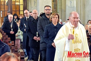 Zenta község önkormányzatának a képviselői a vasárnapi gyertyaszentelő szentmisén (Fotó: Gergely Árpád)