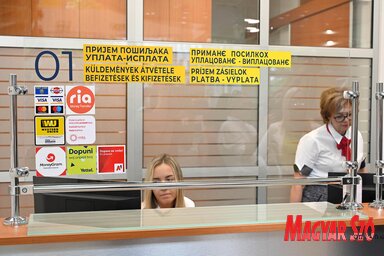 A mai naptól az ország egyetlen városában sem lehet kifizetni a villanyszámlákat a Szerbiai Villanygazdaság tolóablakainál (Fotó: Ótos András felvétele)